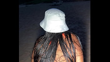 Curtindo o p&ocirc_r do sol de uma forma bem safada com meu bikini novo.