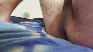 สาววัยรุ่นชาวบราซิลเล่นกับดิลโด้ด้วยตัวเองเป็นครั้งแรก