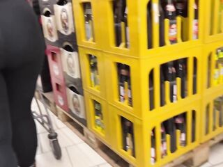 Extraordinary Risky Tugjob in Supermarket an Wiped Cum on Product:p!