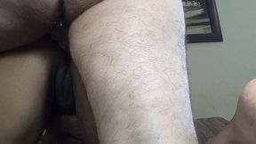 ele leva no cuzinho inverso da esposa e poe tudo no cuzinho dela depois