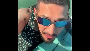 Novinha Brasileira deliciosa da perdido no corno manso e vai fuder com o instrutor de jetski no mar.
