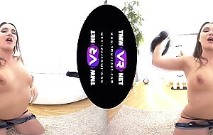 - Ellen Betsy - Hot Busty Babe in Tight Shorts