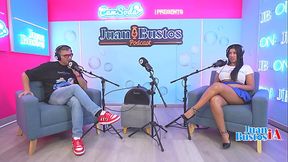 SQUIRTER MILF: Lina goes wild with the machine and ends up fucking a stranger until she squirts!