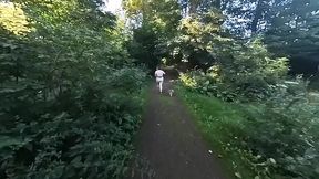 promenade toute nue en exterieur, c est excitant, n est-ce-pas ?