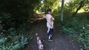 promenade toute nue en exterieur, c est excitant, n est-ce-pas ?