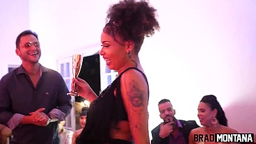 Live Baile do Brad com Elisa Sanches, Luna Oliveira, Shayenne Samara, Pamela Santos, Lina Nakamura, Victoria Dias, Ana Júlia, Marsha Love, Mia Linz, Giovanna Bombom
