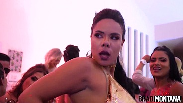 Live Baile do Brad com Elisa Sanches, Luna Oliveira, Shayenne Samara, Pamela Santos, Lina Nakamura, Victoria Dias, Ana Júlia, Marsha Love, Mia Linz, Giovanna Bombom