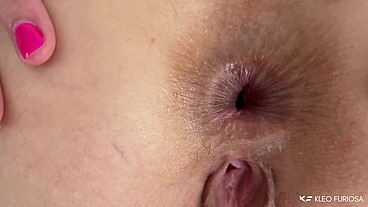 A model invites her photographer to fuck her ass and have a piss play with her