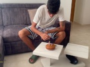 El coño de mi vecina es el mejor regalo de cumpleaños, me le corro en su rico culo.