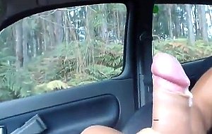 Bonitao se masturba dentro do carro