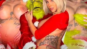 Kiki Daniels 22 Weeks Pregnant and Fucked by the Grinch at Christmas