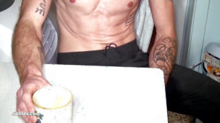 Dövme yaptırmış zayıf Avrupalı genç Jerome James ve Guillaume Wayne, anüslerinden ilişkiye girdiler.