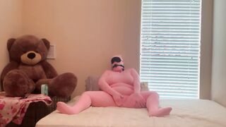 Pink Zentai BBW masturbating