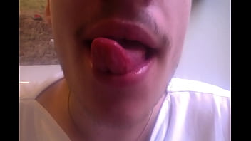 19 yo boy like to give oral