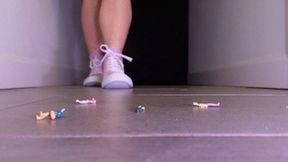 Unaware Giantess Crushes Shrunken People with Pink Converse WMV 1080