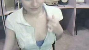 Beautiful amateur teen webcam chick flashed her boobies