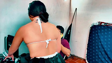 Mucama caliente termina follando con el jefe mientras hacía el aseo – Kitty DJ Bucaramanga