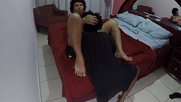 Peguei ela no flagra com novinho, achei que ele ia taca madeira nela com força , mas na verdade ele queria dar o cu a acabou recebendo uma linguada no toba