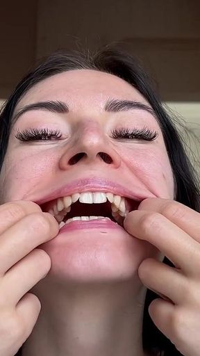 Mouth Stretching & Big Eyes