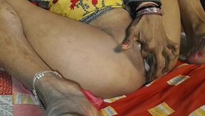Desi Indian Bhabhi's Hot Pussy Fingered