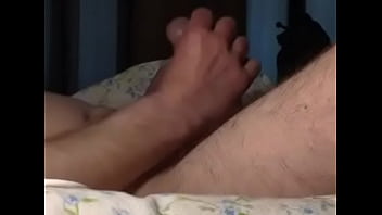 Masturbo il mio piccolo ma bel cazzo di 13 cm cm