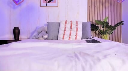 Ebony babe shows her perfect tits