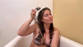 Charmy washing her hairs mov