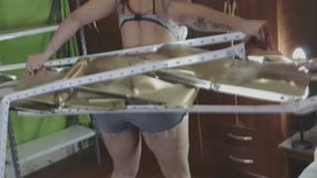 Jazmin bent the metal shelf with her body MP4 720