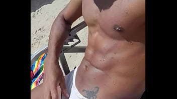 Pegando aquele sol para marcar o bronze