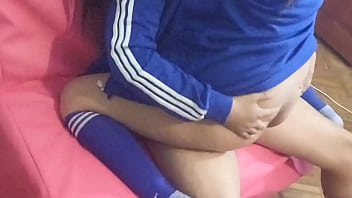 COGIENDO con COLEGIALA Mexicana! Estudiante Y Su Compa&ntilde_era De Clases Follando en el sofa de sus suegros (XVIDEOS RED)