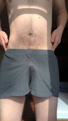 Solitary man indulges in self pleasure with big dick