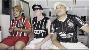 Torcedores numa pega&ccedil_&atilde_o bem quente ap&oacute_s jogo de futebol