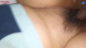 Mientras mis padres no están en casa &mdash;  mi VECINA está sirviendo mi gran polla
