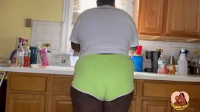 WASHING DISHES IN MY LITTLE GREEN SHORTS AND FARTING SO LOUD MY NEIGHBORS HEAR