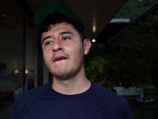 La esposa de mi jefe anda muy cachonda y me propone follar mientras su esposo no esta - Tommy Santox