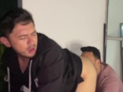 Sexo con mi amigo a escondidas y semen adentro en la terraza de la casa