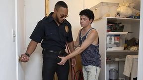 Twink Offers to Do a Little Sexual Favor - Copfucks