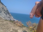 🌳🌊Senderista Guapo se da Un Paseo Con Su Gran Polla Fuera en Una Bonita Zona De Playas Virgenes