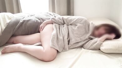 Wake up masturbation of a chubby mature woman