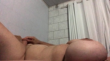 Brincando com o vibrador na minha buceta melada