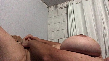 Brincando com o vibrador na minha buceta melada