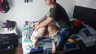 Follandome a la gordita de mi vecina de perrito hasta que me saca toda la leche