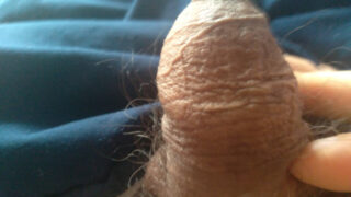 Siyah adamın devasa penisi, ev yapımı sert bir seks seansında istekli eşcinsel kıçlarını acımasızca beceriyor ve sonunda yüzüne boşalıyor.