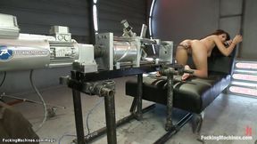 ”Solo big breasted hot girl cum on fucking machine”