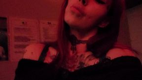 petite exhibe avant le travaille