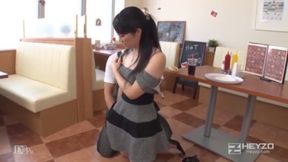 Delicious Hot Dog Shop Surprises Yui Mizutani During Her Tokyo Reporting Adventure