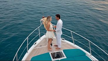 Pareja de reci&eacute_n casados van a disfrutar de su luna de miel en un yate, Su esposo le rompe el co&ntilde_o por todo el camino!! (video generado por IA)