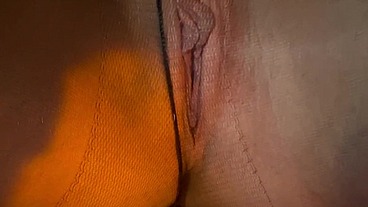 Minha esposa deu pro macho dotado, enquanto eu to no trabalho ... O pauzao dele rasgou a meia calça da casadinha