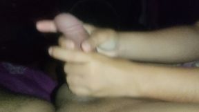 me gusta darle una rica paja pequenas manos a mi padrastro en las noches, es muy rico masturbarlo, me gusta tocar su verga / abneyzimmer / leandrozimmer