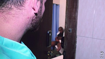 Enfermeiro Flagra Médico Dotado Se Masturbando No Consultório e Ajuda Ele A Se Aliviar (Dobradinha Plantão Dr. Bob Willian EP2 & EP1 Completos)